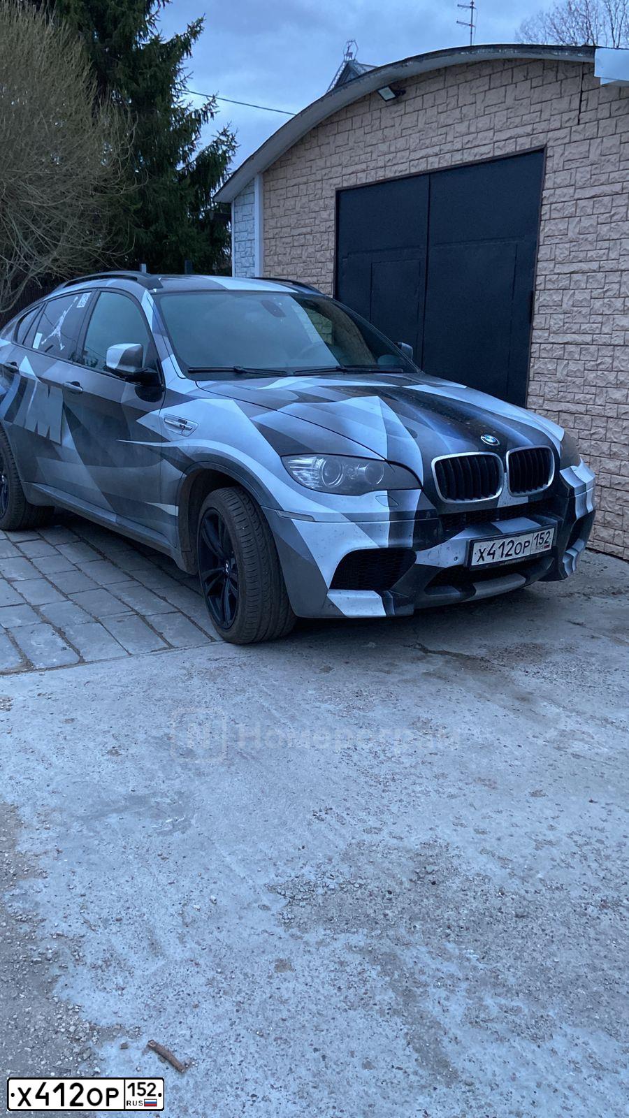 Фото автомобиля BMW X6M, 2009 — госномер Х412ОР152. Цвет: СЕРЫЙ