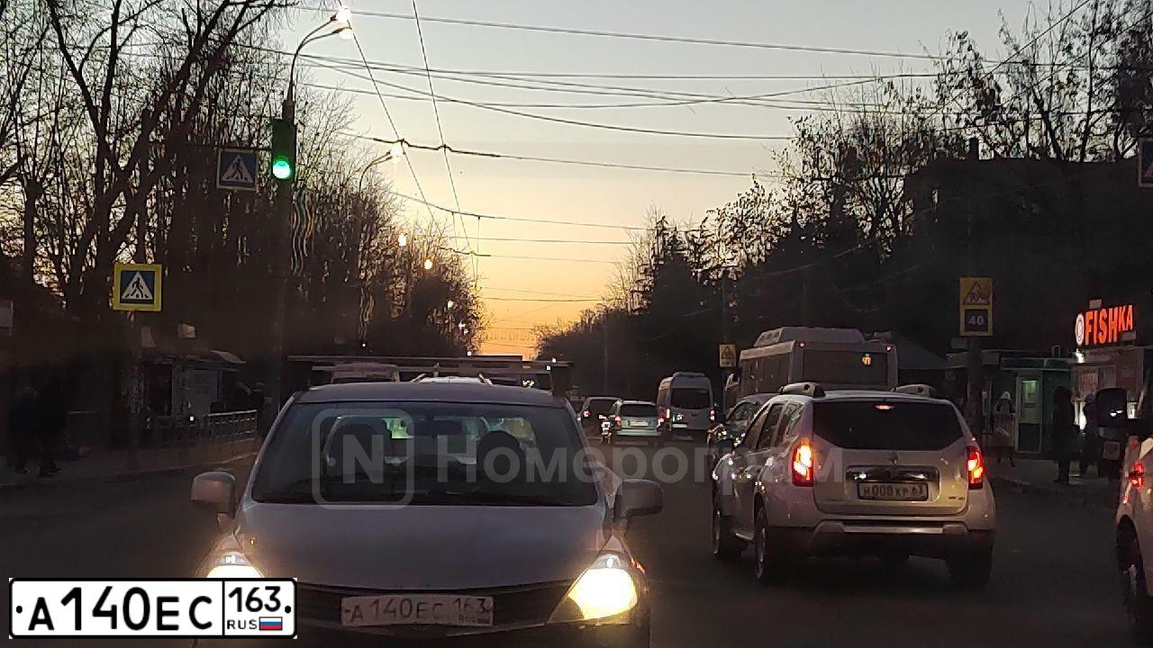 Фото автомобиля NISSAN TIIDA, 2008 — госномер А140ЕС163. Цвет: СЕРЕБРИСТЫЙ