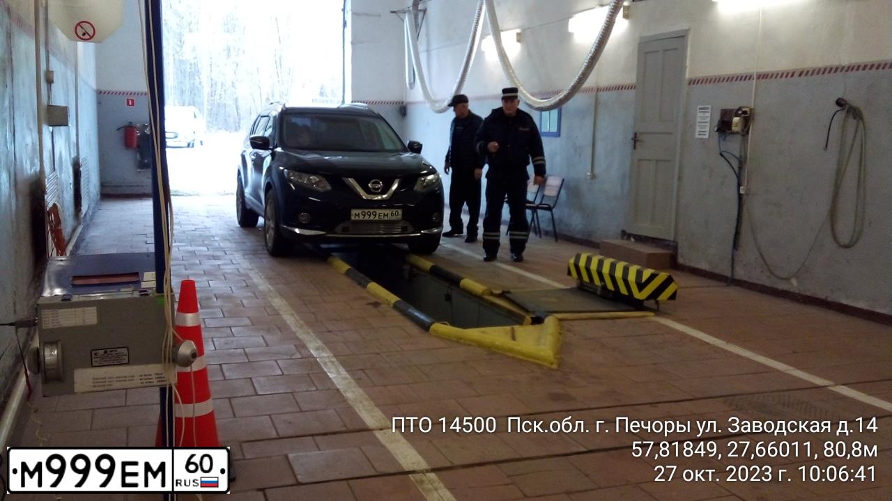 Фото автомобиля MITSUBISHI OUTLANDER, 2008 — госномер Е488НО53. Цвет: ЧЕРНЫЙ