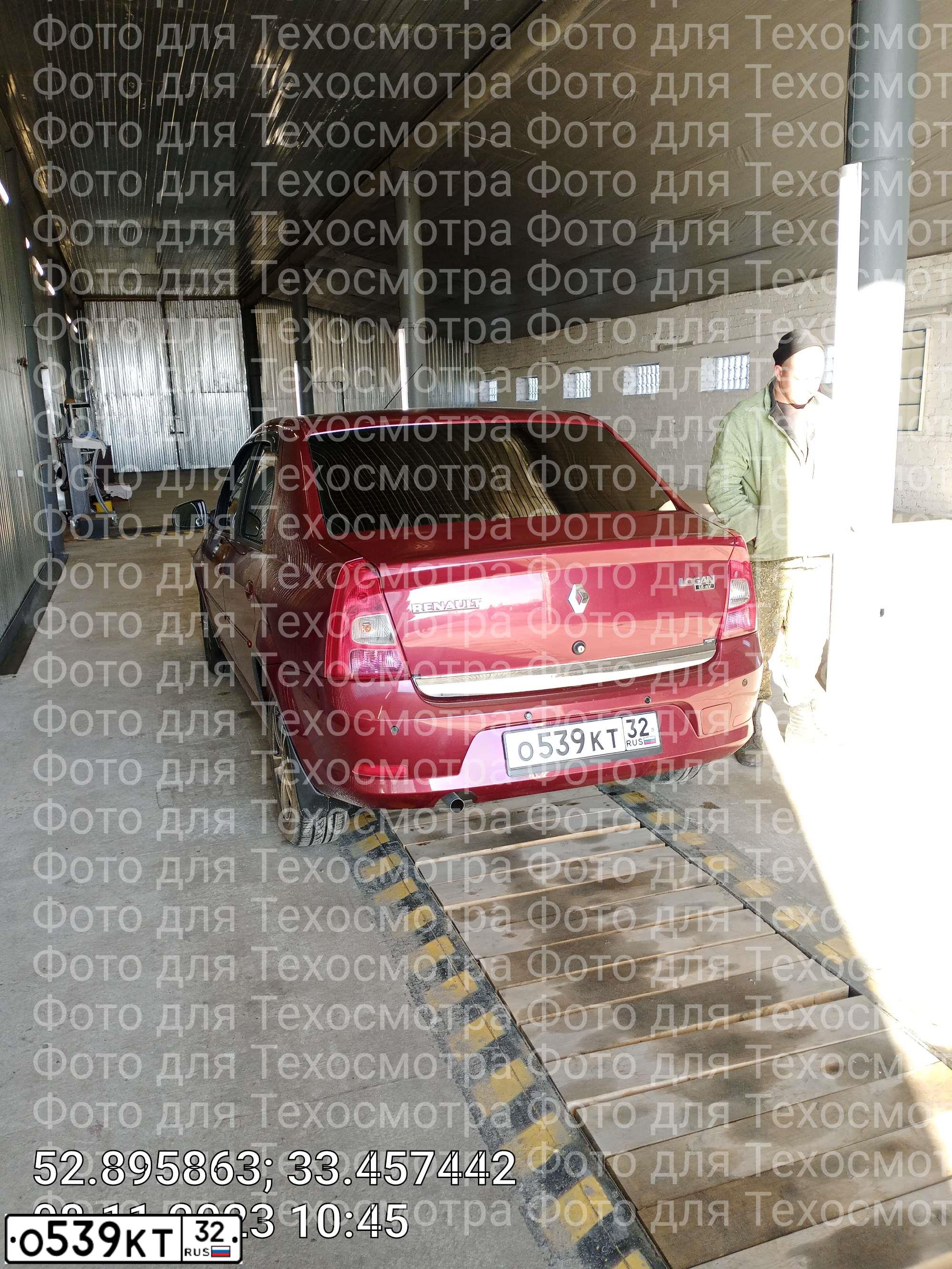 Фото автомобиля RENAULT LOGAN, 2012 — госномер Х482УК190. Цвет: КРАСНЫЙ