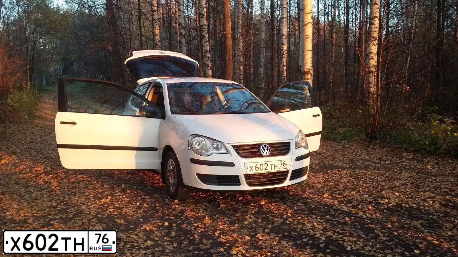 Фото автомобиля VOLKSWAGEN POLO, 2008 — госномер О637АТ32. Цвет: Белый