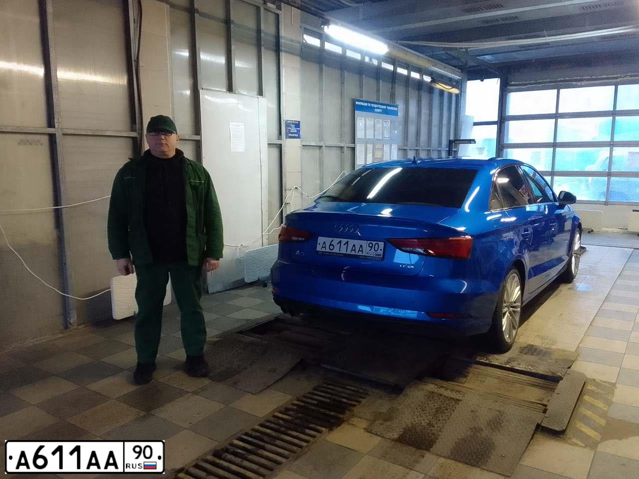 Фото автомобиля MERCEDES E-KLASSE, 1994 — госномер А757УС99. Цвет: СИНИЙ ТЕМНЫЙ