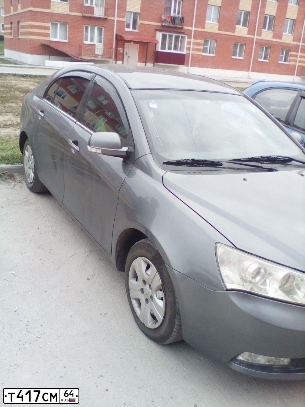 Фото автомобиля GEELY EMGRAND (FE-1), 2013 — госномер С452МР761. Цвет: СТАЛЬНОЙ (СЕРЫЙ)