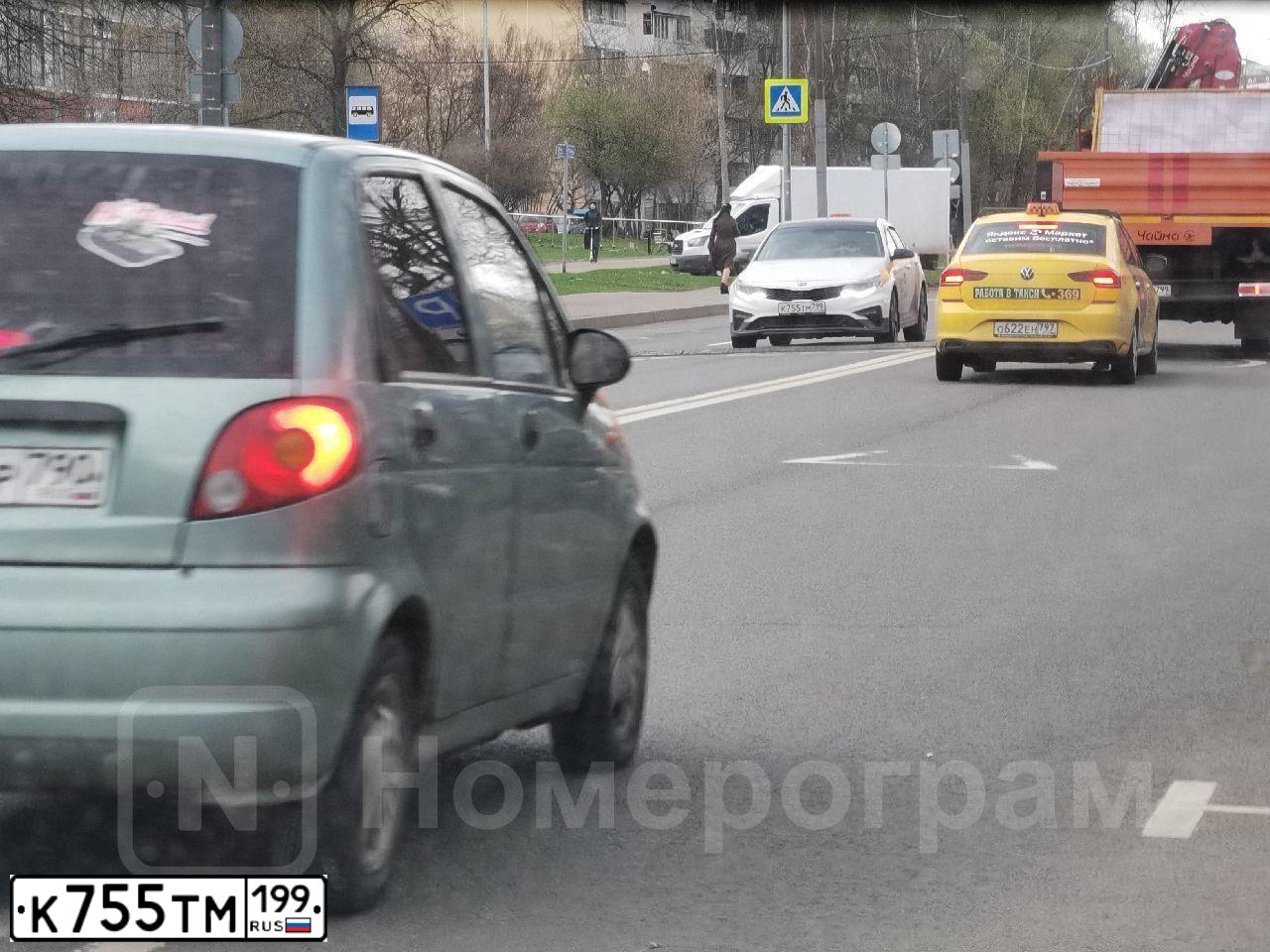 Фото автомобиля MAZDA 3, 2007 — госномер С243СХ05. Цвет: СЕРО-ЗОЛОТИСТЫЙ