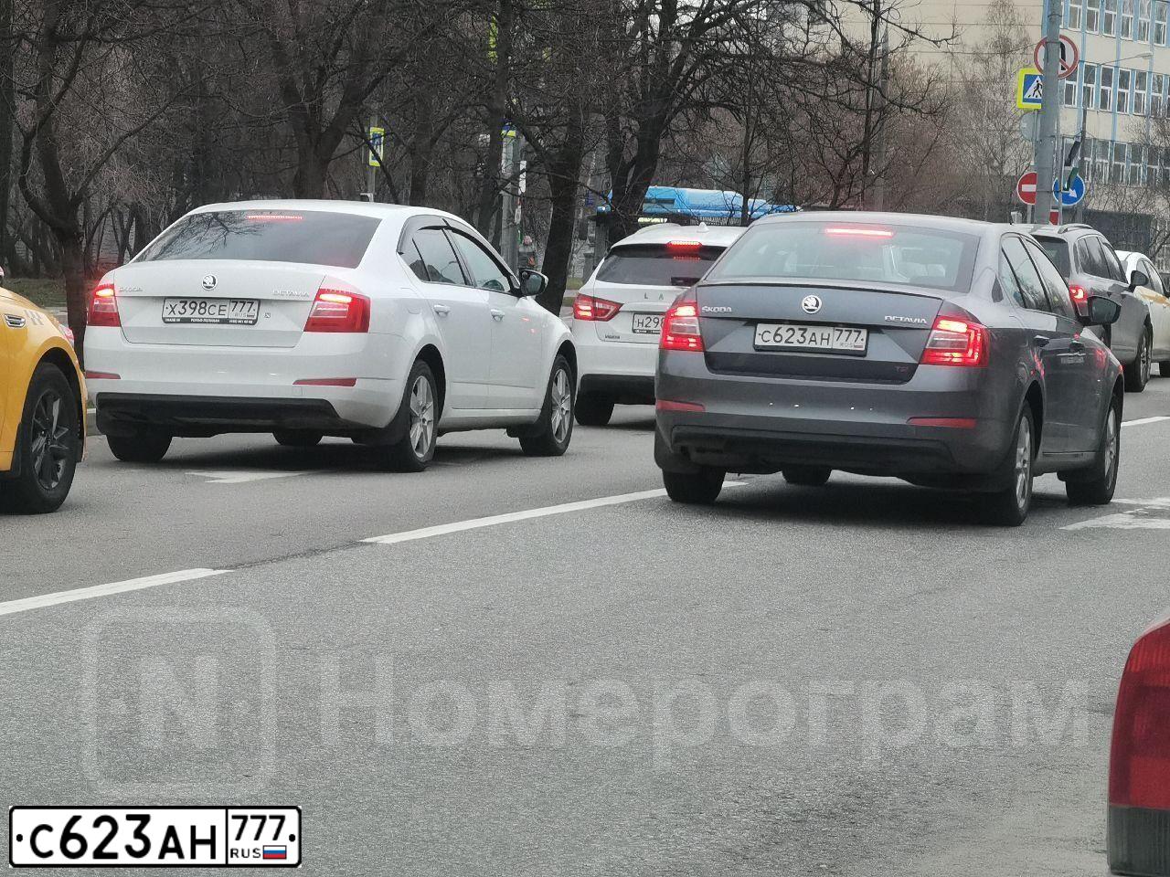 Фото автомобиля SKODA OCTAVIA, 2013 — госномер У216КУ48. Цвет: СЕРЫЙ ТЕМНЫЙ