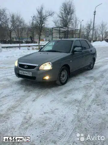 Фото автомобиля LADA 2172 PRIORA, 2012 — госномер М605МТ164. Цвет: СРЕДНИЙ СЕРО-ЗЕЛЕНЫЙ МЕТ.