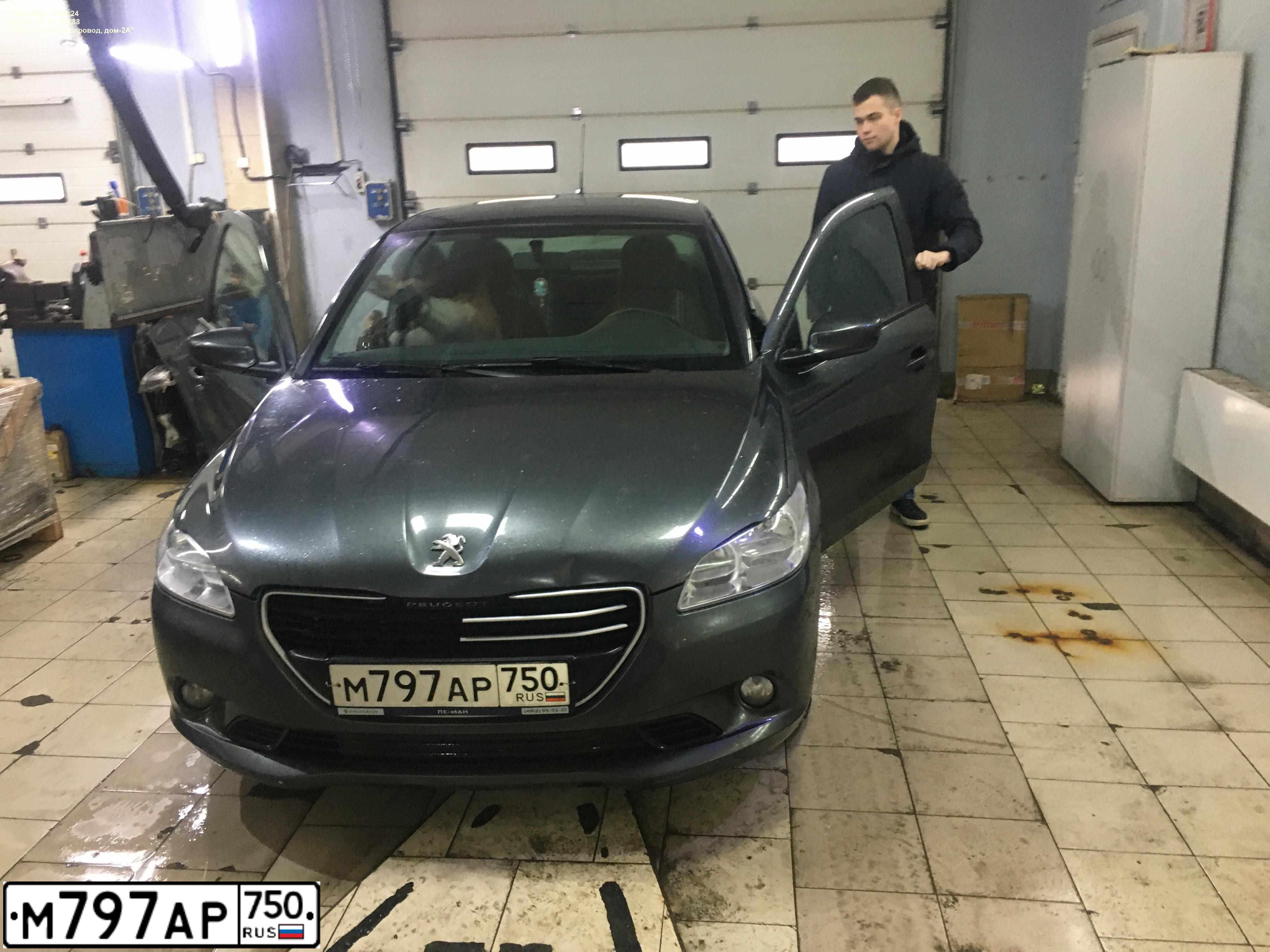 Фото автомобиля PEUGEOT 301, 2014 — госномер Е883ВВ799. Цвет: ТЕМНО-СЕРЫЙ