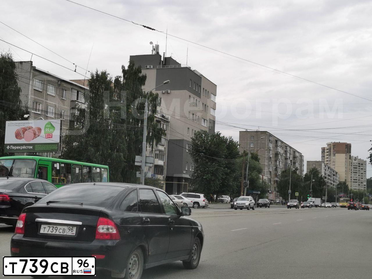 Фото автомобиля LADA 2172 PRIORA, 2012 — госномер Т739СВ96. Цвет: Сине-Черный