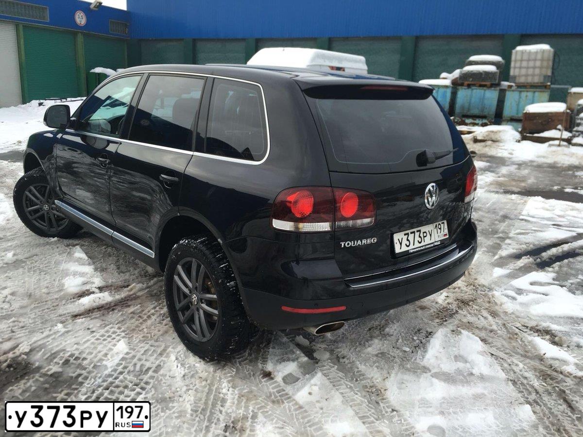 Фото автомобиля VOLKSWAGEN TOUAREG, 2008 — госномер У373РУ197. Цвет: ЧЕРНЫЙ