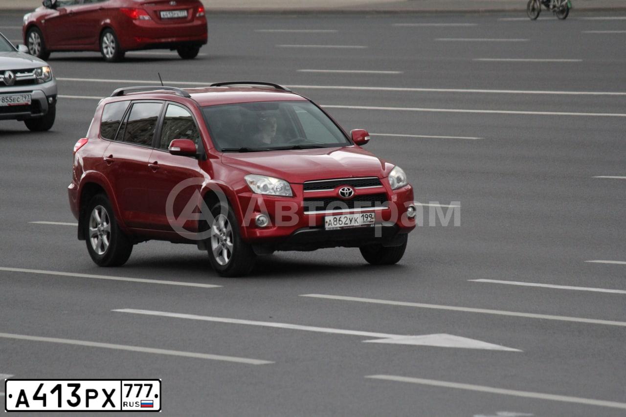 Фото автомобиля HYUNDAI SOLARIS, 2016 — госномер А413РХ777. Цвет: КРАСНЫЙ "ГРАНАТ"