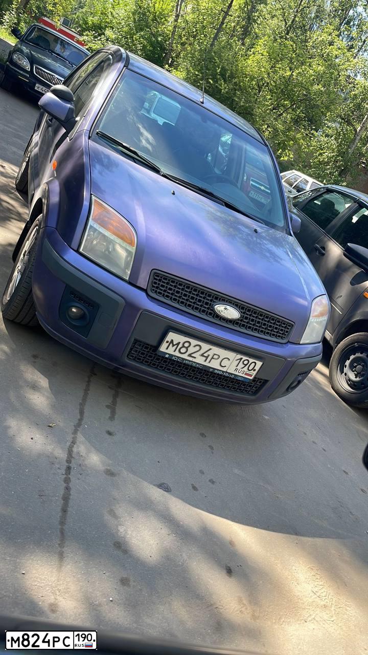 Фото автомобиля FORD FUSION, 2008 — госномер М824РС190. Цвет: синий