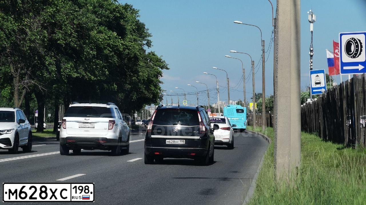 Фото автомобиля CITROEN C4 PICASSO, 2010 — госномер М628ХС198. Цвет: ЧЕРНЫЙ