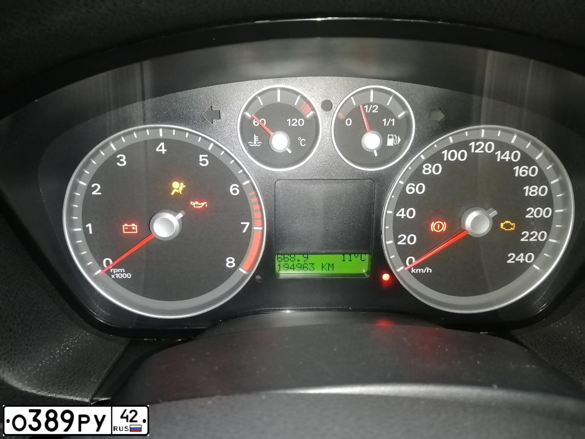 Фото автомобиля FORD FOCUS, 2007 — госномер О389РУ42. Цвет: ТЕМНО СИНИЙ