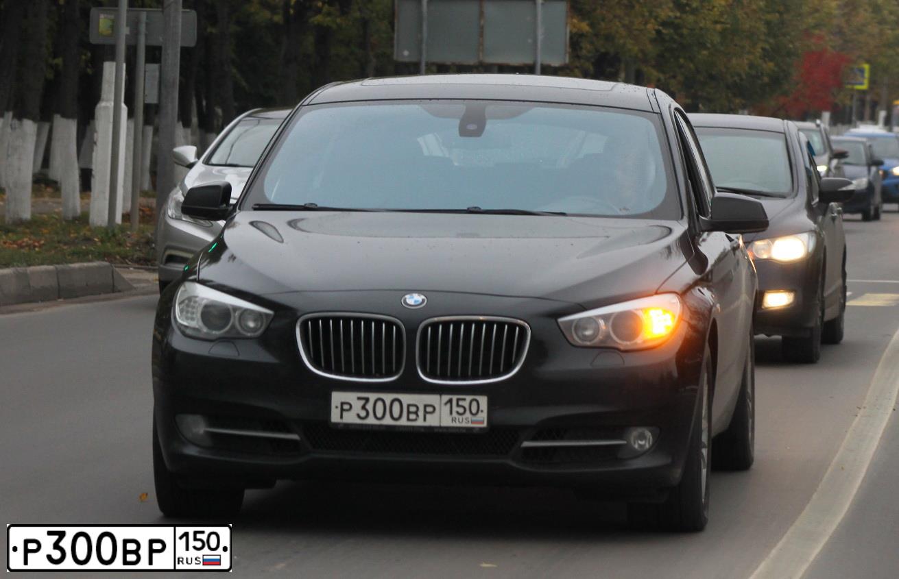 Фото автомобиля NISSAN PATROL, 2003 — госномер Р300ВР150. Цвет: СЕРЫЙ