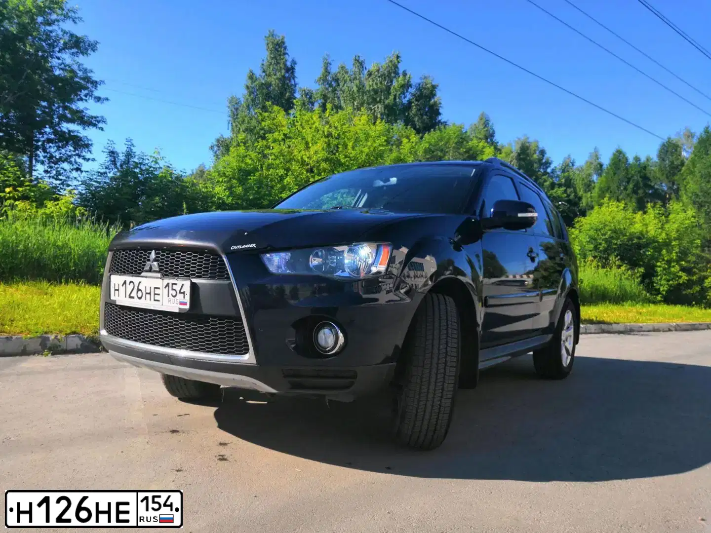 Фото автомобиля MITSUBISHI OUTLANDER, 2011 — госномер Н126НЕ154. Цвет: синий