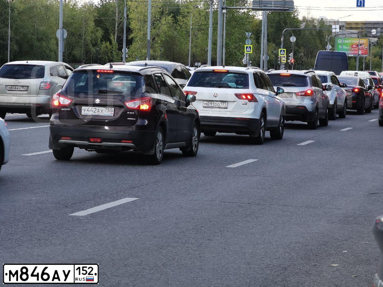 Фото автомобиля MAZDA CX-7, 2006 — госномер С826ВМ977. Цвет: Серый