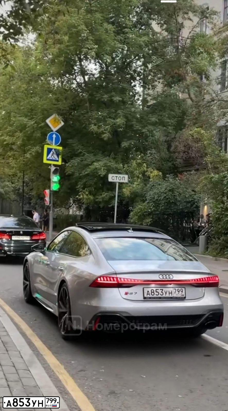 Фото автомобиля AUDI RS7, 2021 — госномер К111КО32. Цвет: СЕРЫЙ