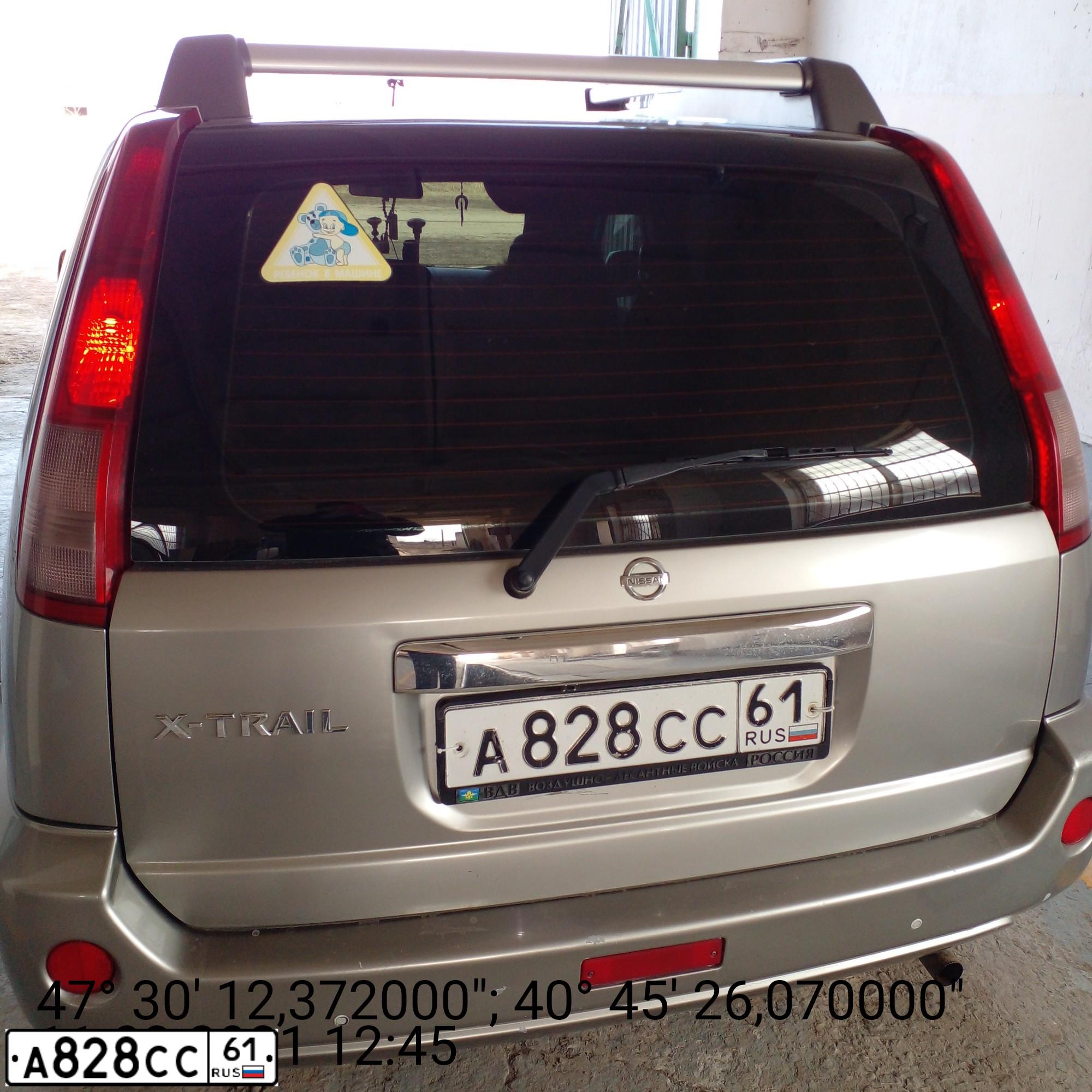Фото автомобиля NISSAN X-TRAIL, 2004 — госномер Х001ЕР63. Цвет: СЕРЫЙ