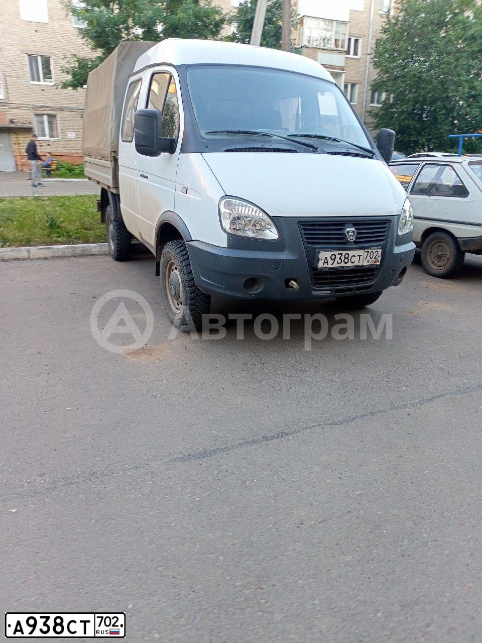 Фото автомобиля GAZ SOBOL, 2020 — госномер С528РМ89. Цвет: Белый