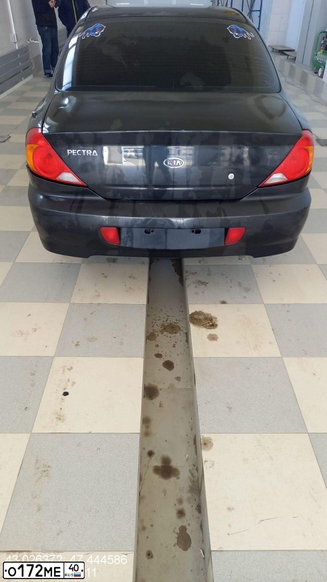 Фото автомобиля KIA SPECTRA, 2007 — госномер О172МЕ40. Цвет: Черный жемчуг (Чёрный)
