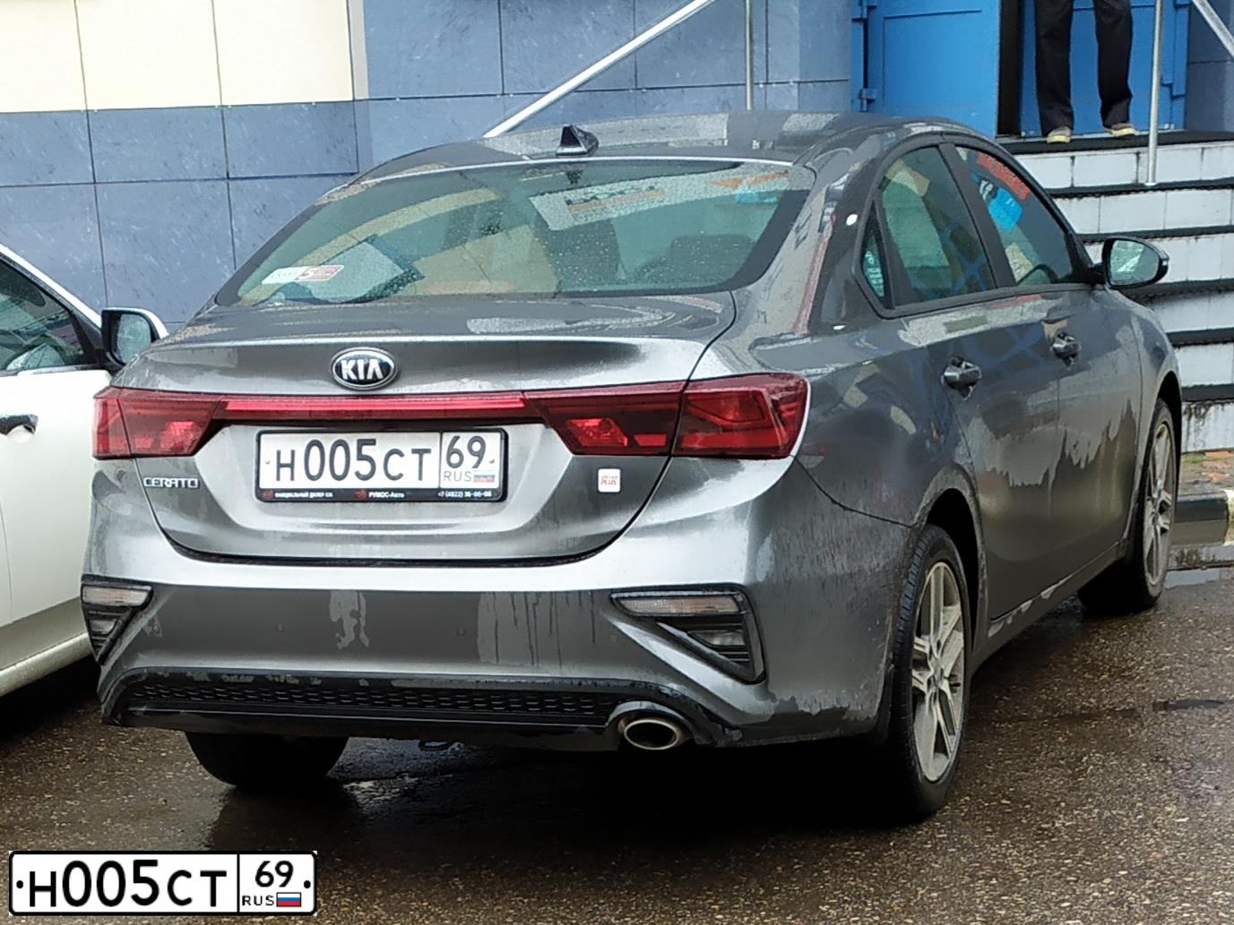 Фото автомобиля KIA CERATO, 2020 — госномер Р372УН69. Цвет: СЕРЫЙ