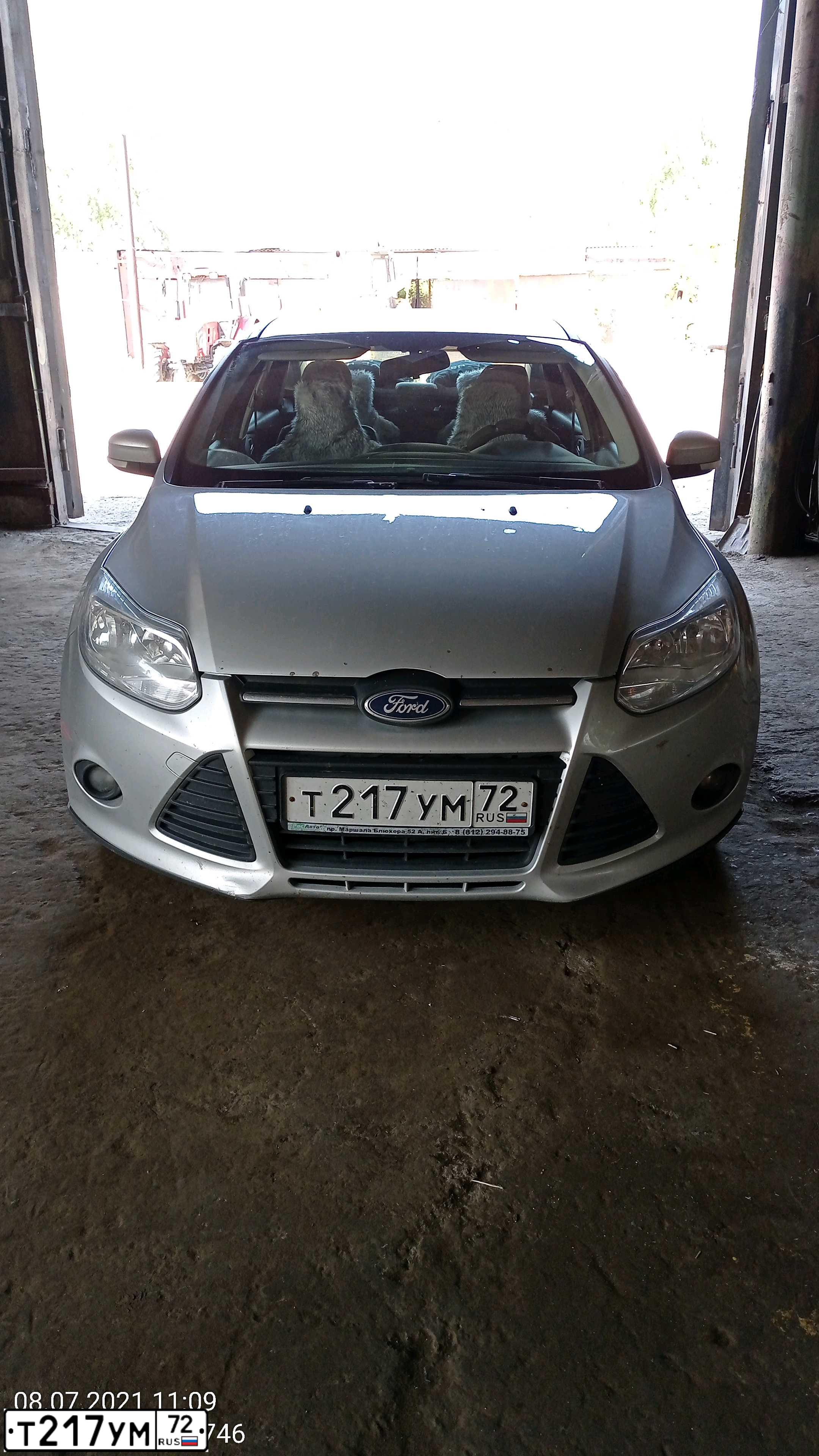 Фото автомобиля FORD FOCUS, 2012 — госномер Т217УМ72. Цвет: серебристый