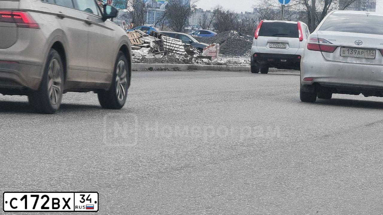 Фото автомобиля MAZDA 6, 2004 — госномер Х621АЕ790. Цвет: ТЕМНО ЗЕЛЕНЫЙ