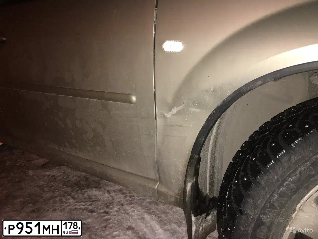 Фото автомобиля RENAULT LOGAN, 2011 — госномер М681ЕН198. Цвет: БЕЖЕВЫЙ