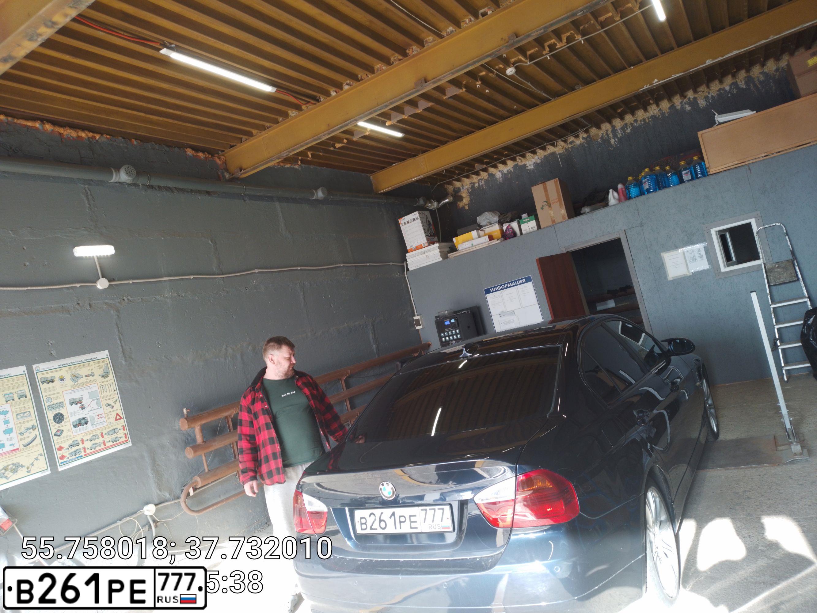 Фото автомобиля PORSCHE CAYENNE, 2007 — госномер В261РЕ777. Цвет: ЗЕЛЕНЫЙ ТЕМНЫЙ