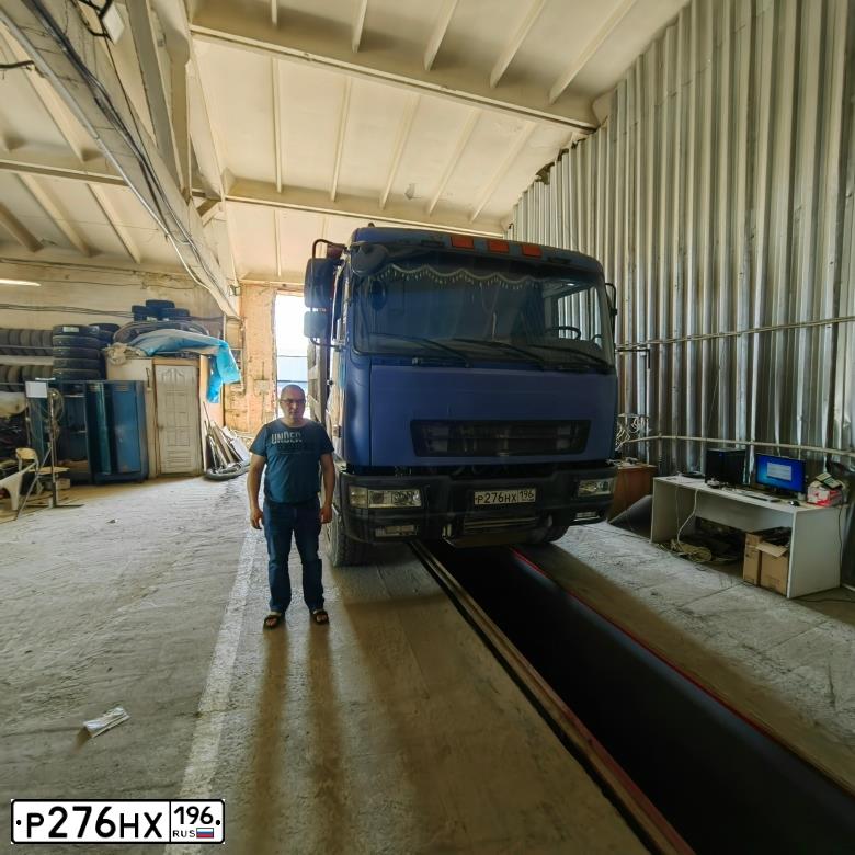 Фото автомобиля CAMC 3250, 2008 — госномер Р276НХ196. Цвет: синий