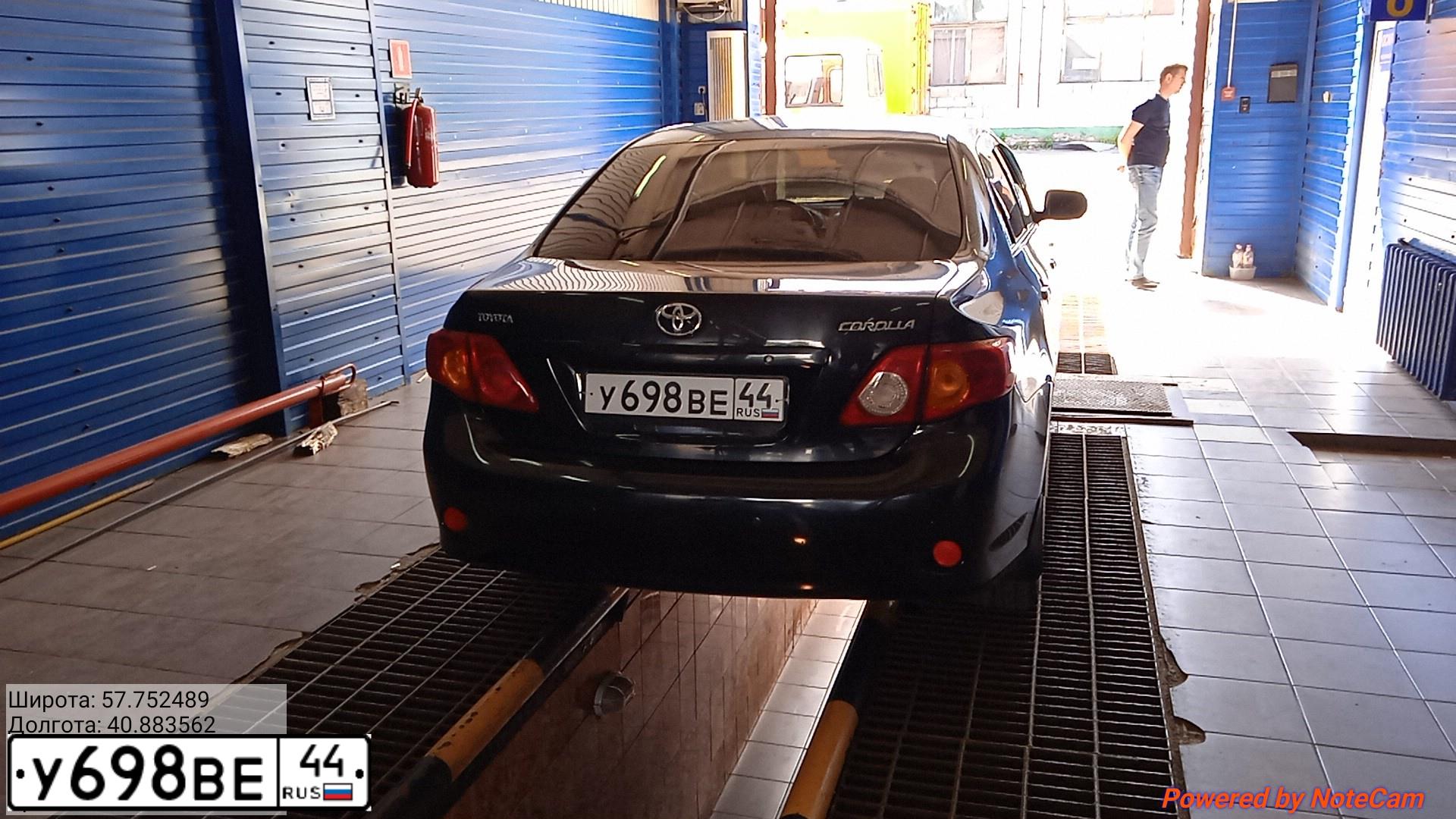 Фото автомобиля TOYOTA COROLLA, 2007 — госномер У698ВЕ44. Цвет: ЧЕРНЫЙ
