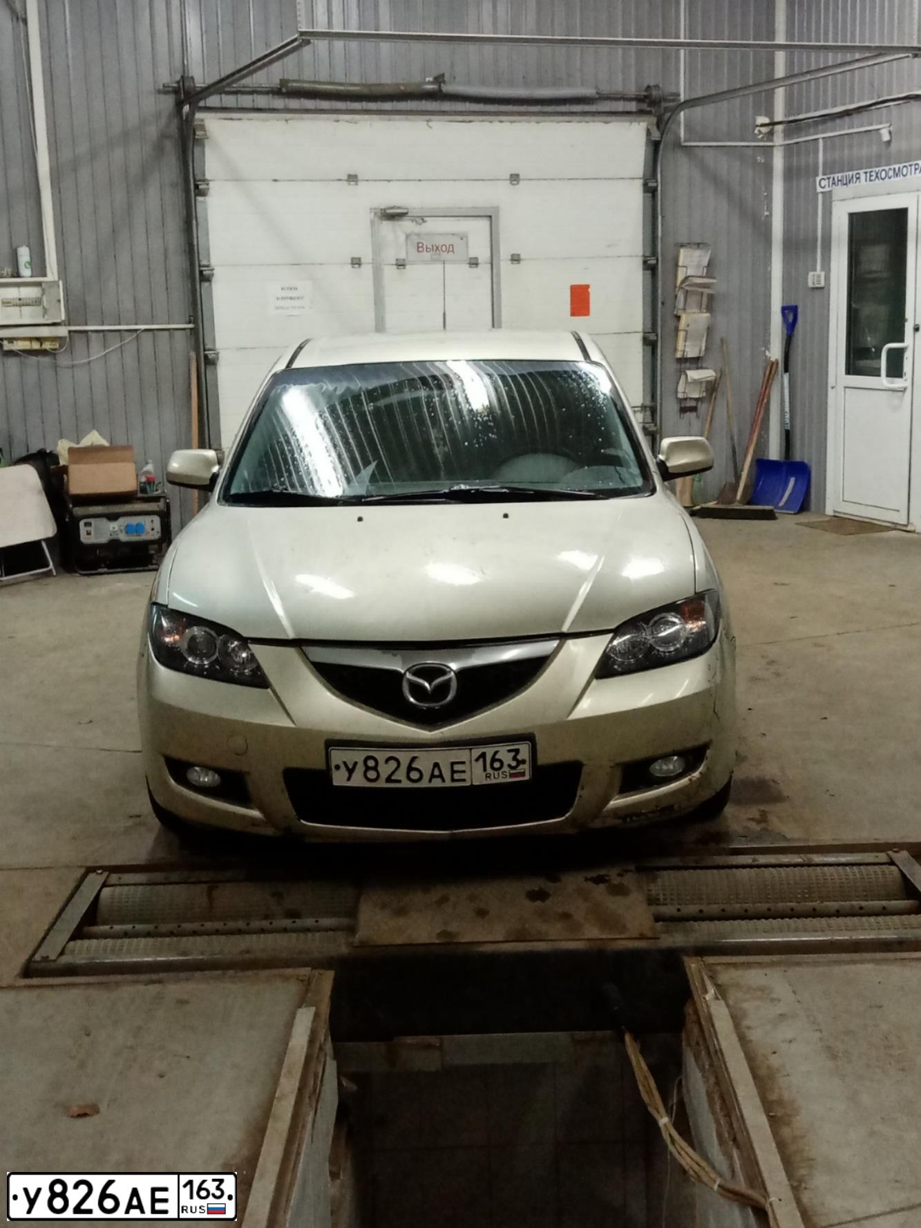 Фото автомобиля MAZDA 3, 2008 — госномер У826АЕ163. Цвет: ЗОЛОТИСТО-СЕРЫЙ