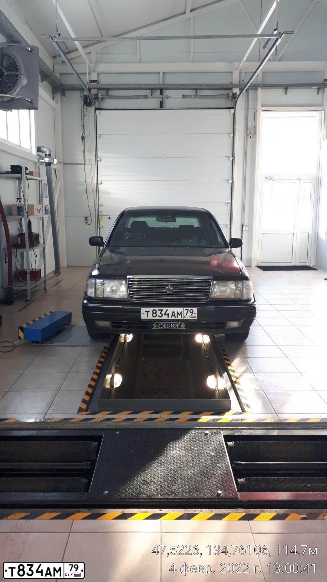 Фото автомобиля TOYOTA CROWN, 1998 — госномер А975ТМ27