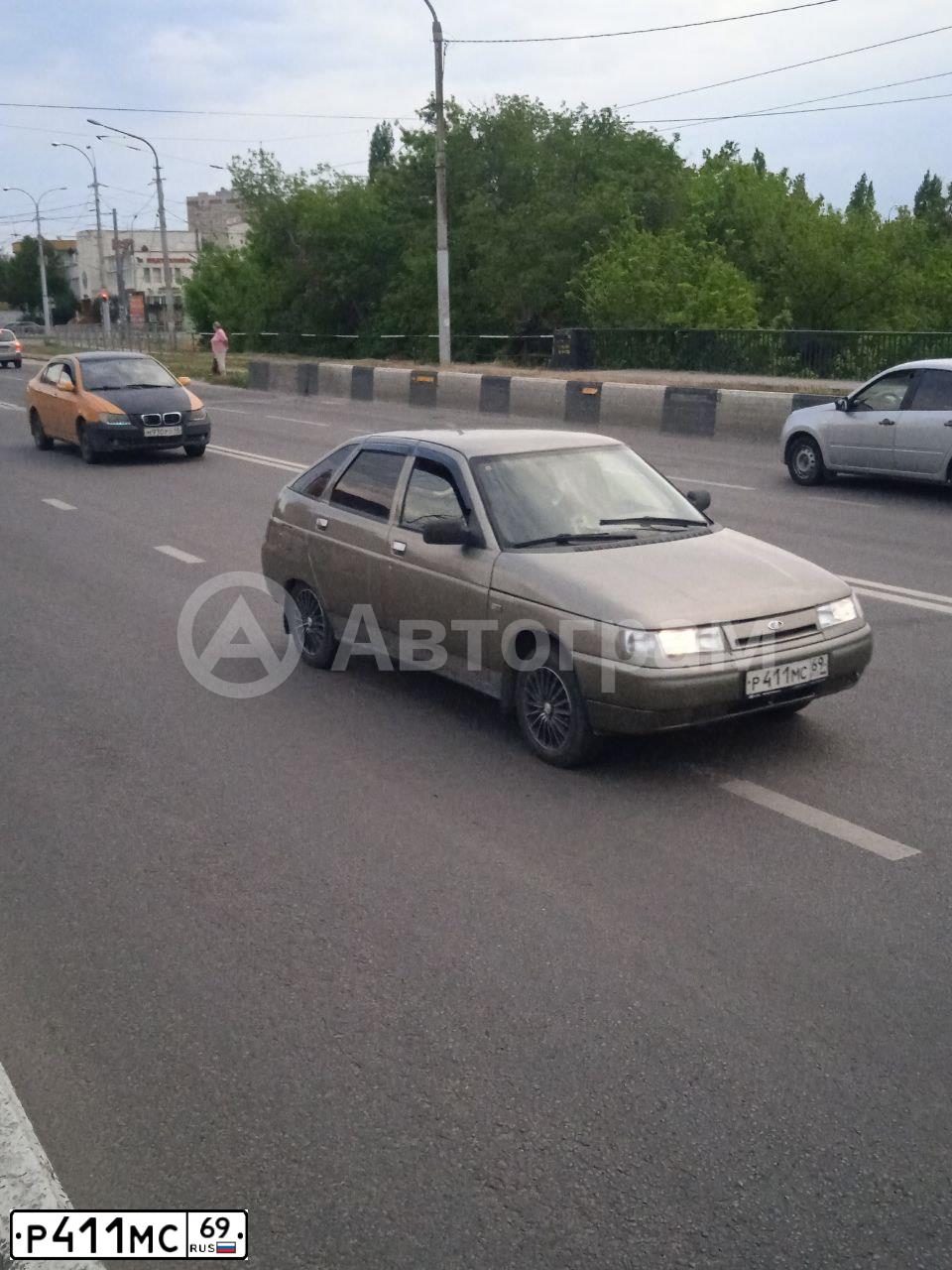 Фото автомобиля LADA 2112, 2002 — госномер У514МК48. Цвет: СЕРЕБРИСТЫЙ СЕРО-ЗЕЛЕНЫЙ