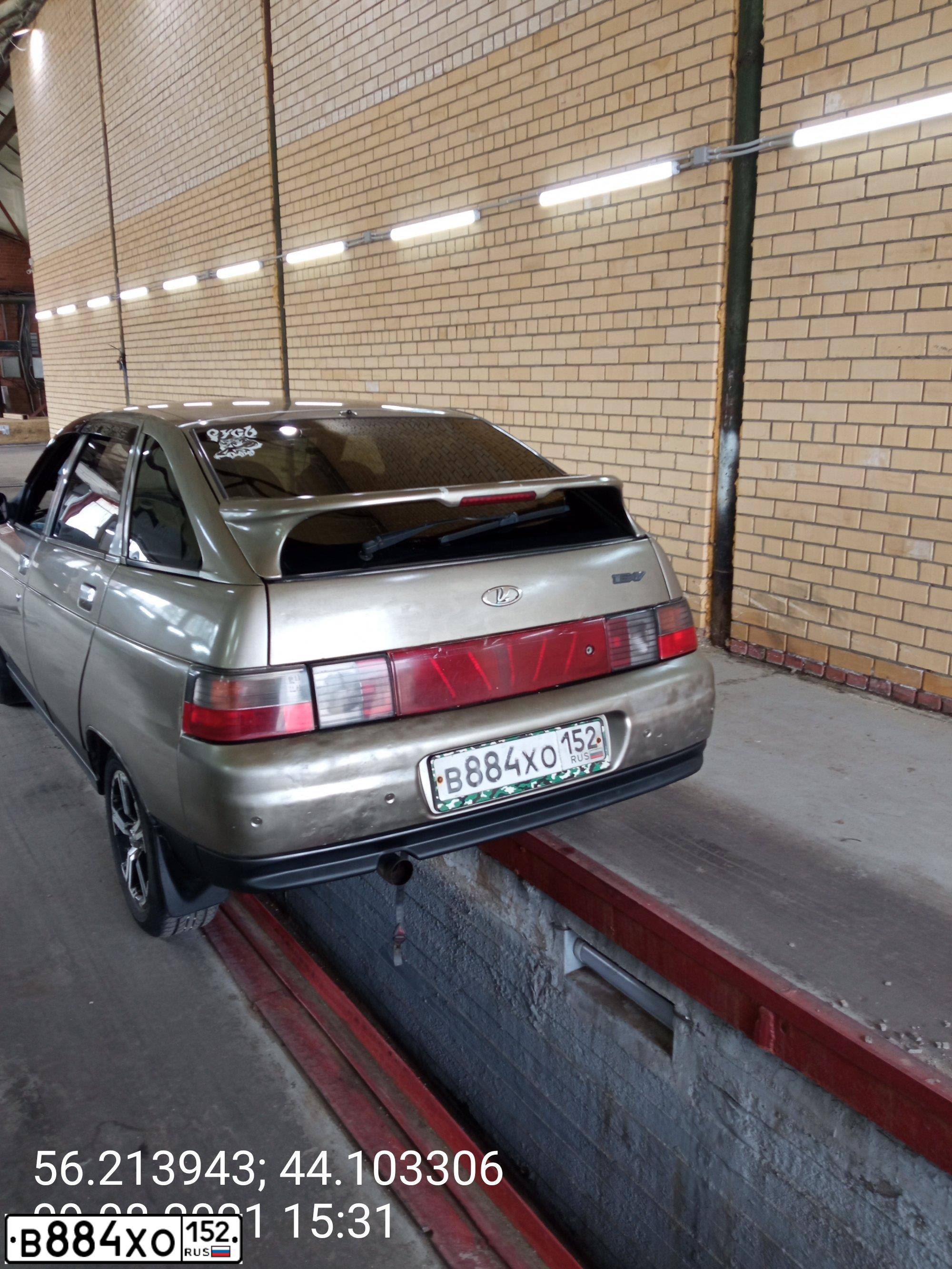 Фото автомобиля LADA 2112, 2002 — госномер В884ХО152. Цвет: СЕРО-ЗЕЛЕНЫЙ