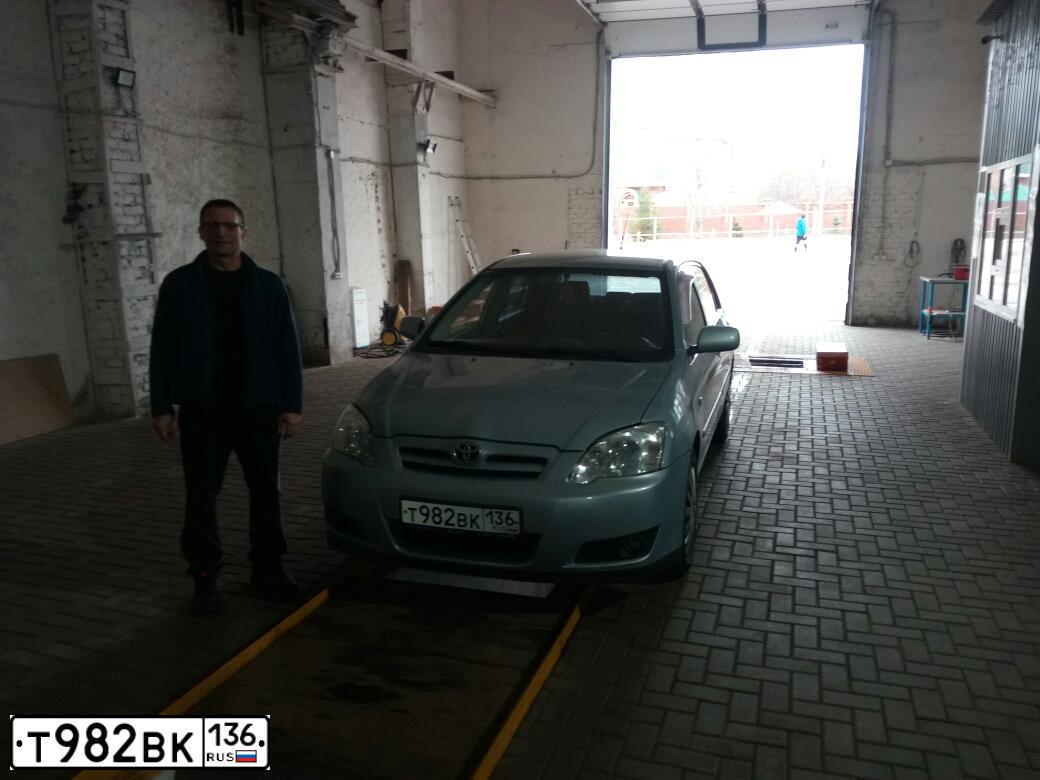 Фото автомобиля TOYOTA COROLLA, 2004 — госномер Х005ОР36. Цвет: СВЕТЛО-ГОЛУБОЙ