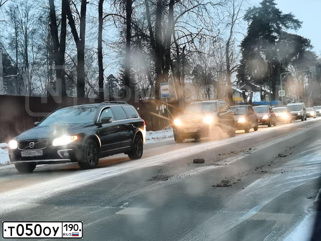 Фото автомобиля VOLVO XC70, 2013 — госномер Т050ОУ190. Цвет: ЧЕРНЫЙ