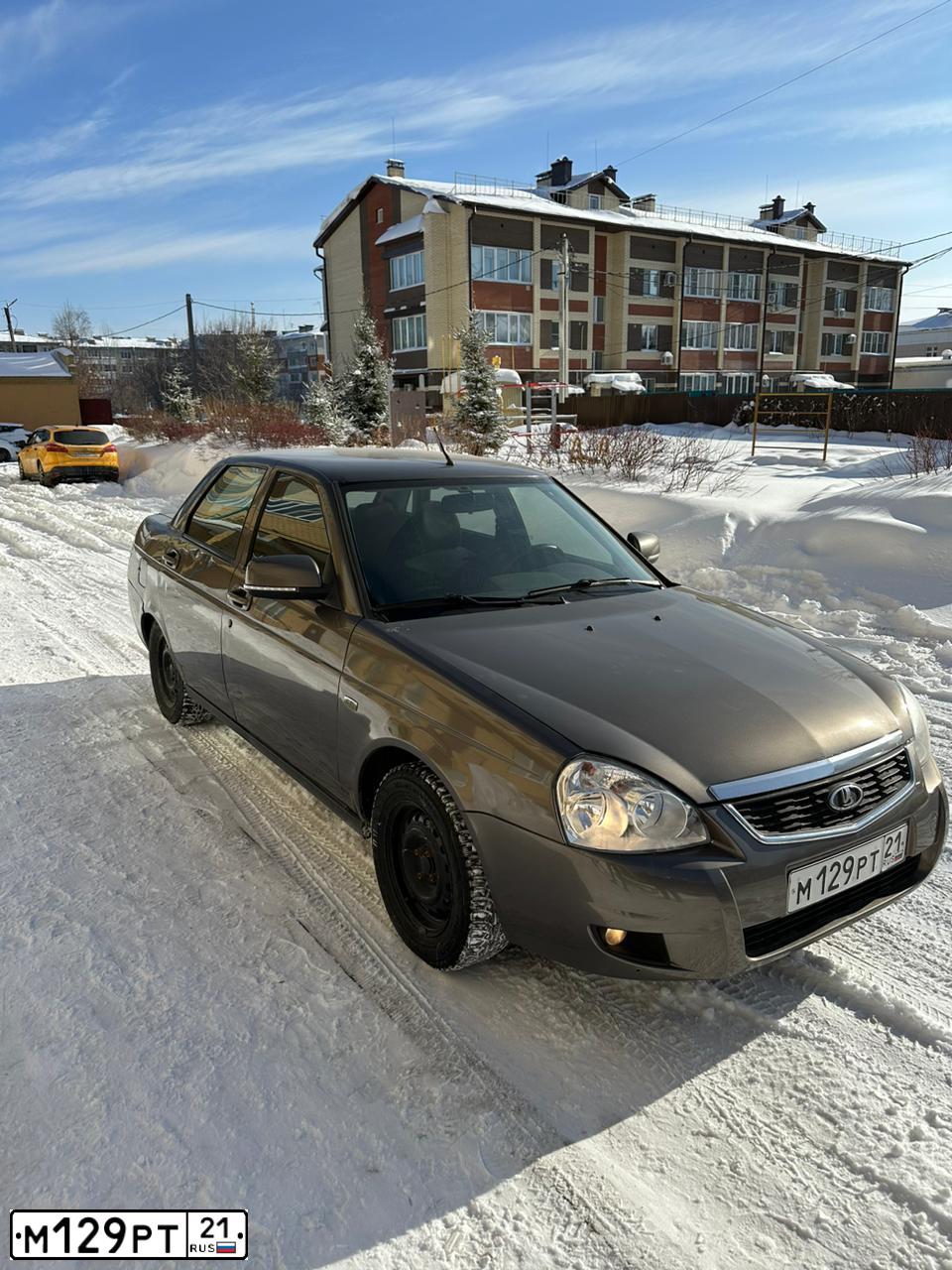 Фото автомобиля LADA 2170 PRIORA, 2014 — госномер М842КВ35. Цвет: Золотисто-коричневый