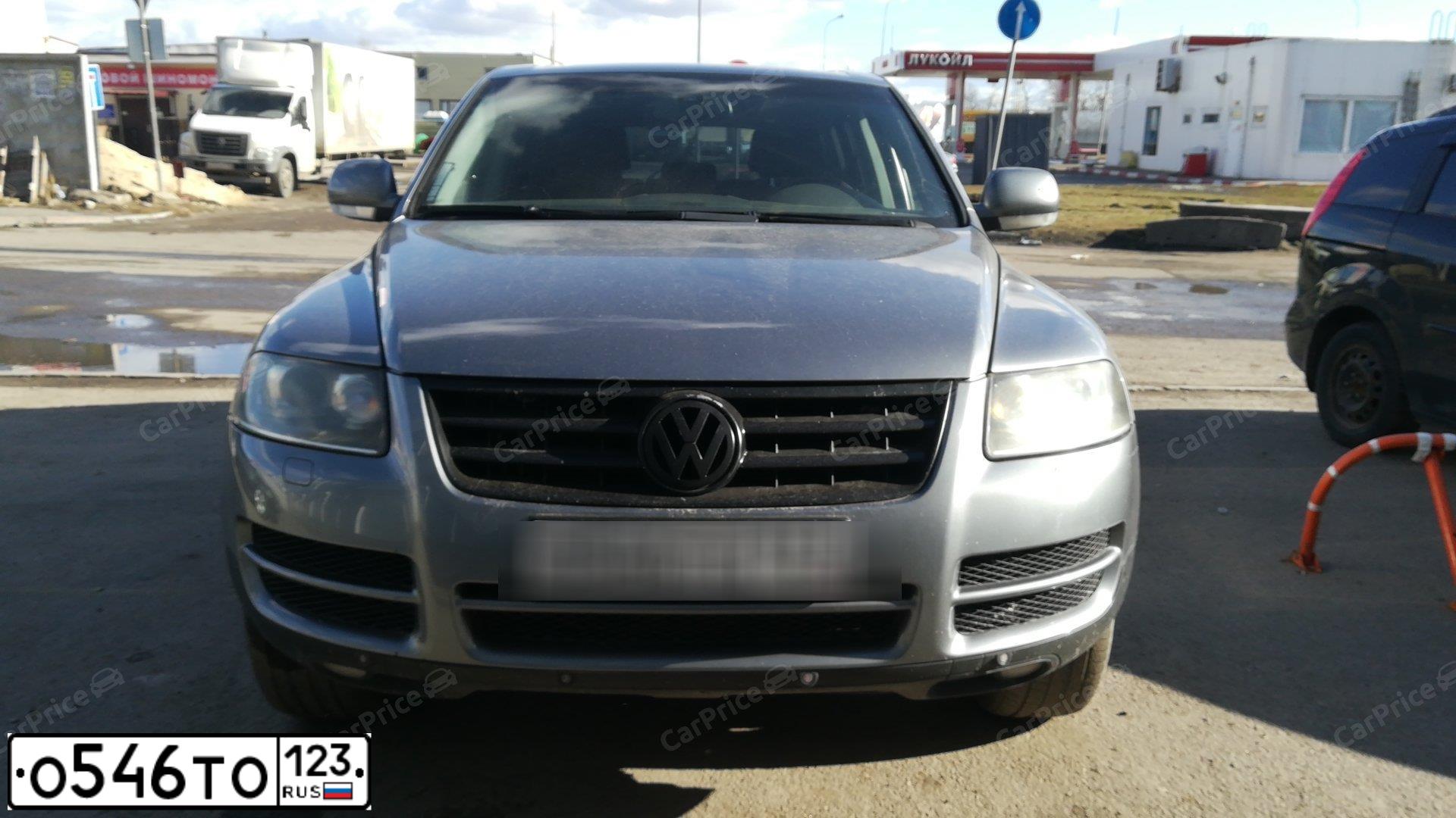 Фото автомобиля VOLKSWAGEN TOUAREG, 2006 — госномер Х735АВ180. Цвет: Серый