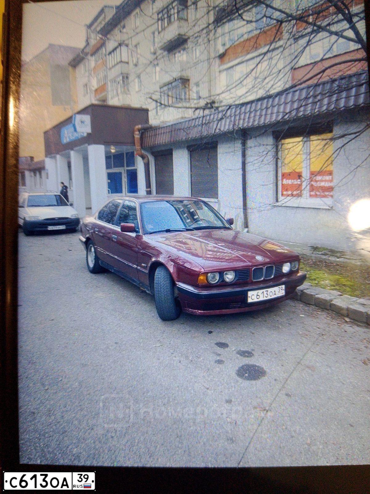 Фото автомобиля BMW W SERIE 5, 1990 — госномер С613ОА39. Цвет: ВИШНЕВЫЙ