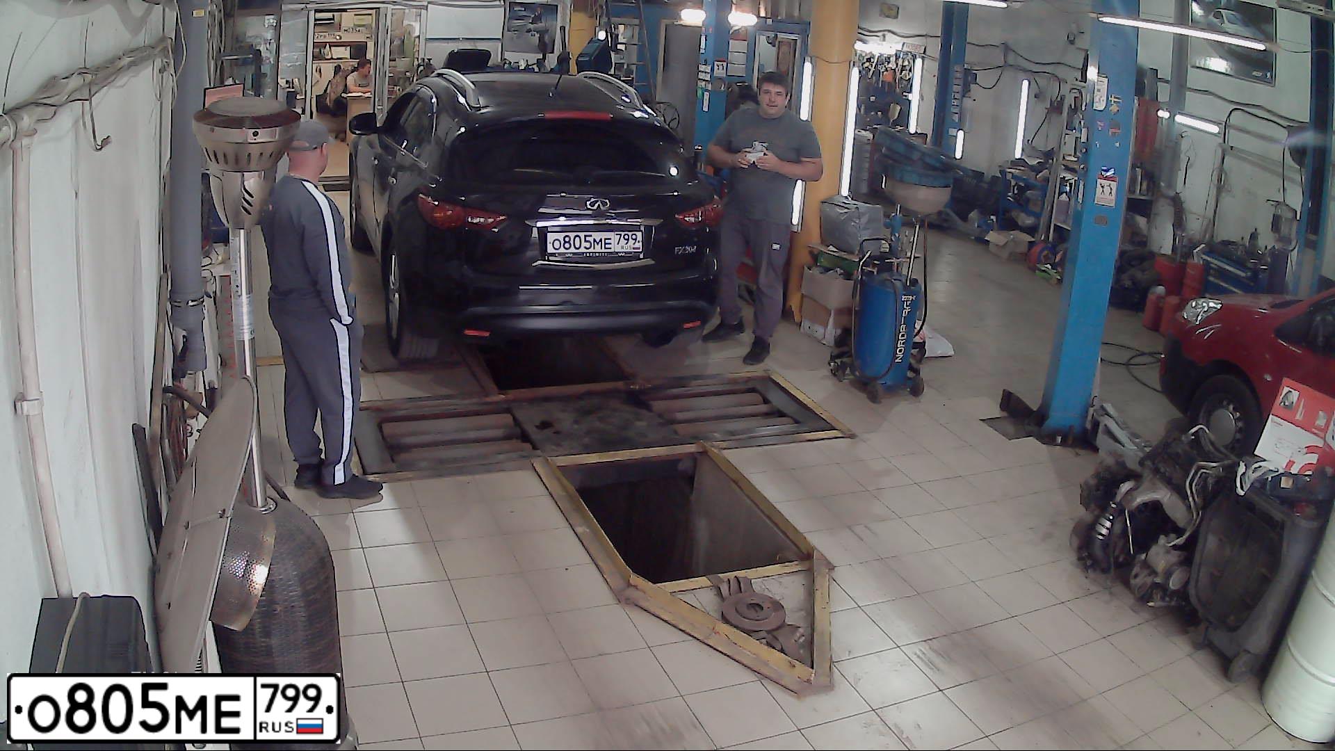 Фото автомобиля INFINITI QX70 /FX/, 2012 — госномер О805МЕ799. Цвет: ЧЕРНЫЙ