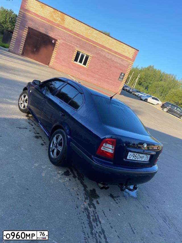 Фото автомобиля SKODA OCTAVIA, 2003 — госномер О960МР76. Цвет: синий