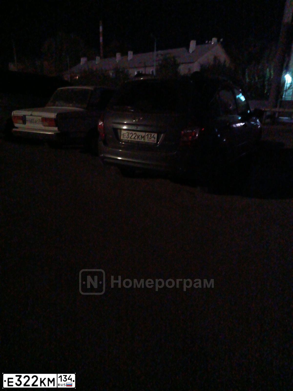 Фото автомобиля LADA 2194 KALINA, 2018 — госномер Е322КМ134. Цвет: СЕРЕБРИСТО-ТЕМНО СЕРЫЙ