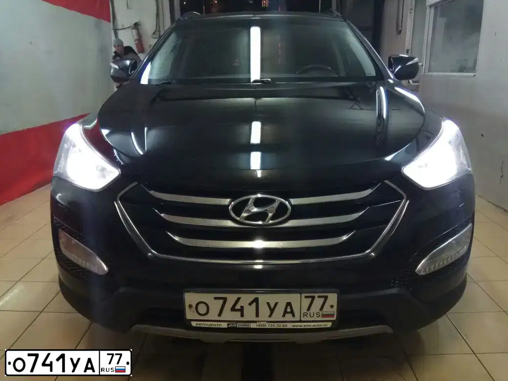 Фото автомобиля HYUNDAI SANTA FE, 2013 — госномер Н915СР790. Цвет: ЧЕРНЫЙ