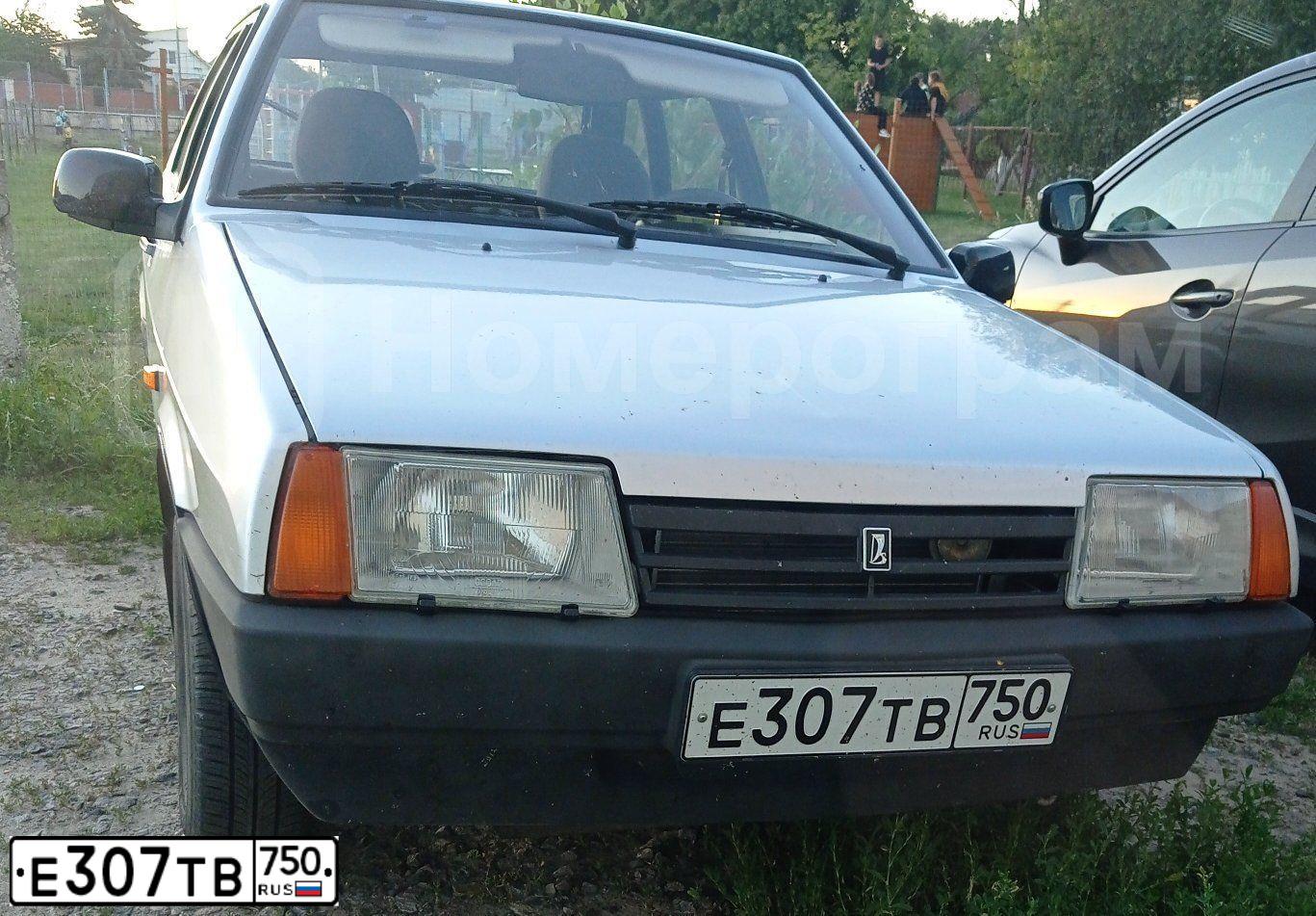 Фото автомобиля LADA 2109 SAMARA, 2003 — госномер Е307ТВ750. Цвет: СЕРЕБРИСТЫЙ