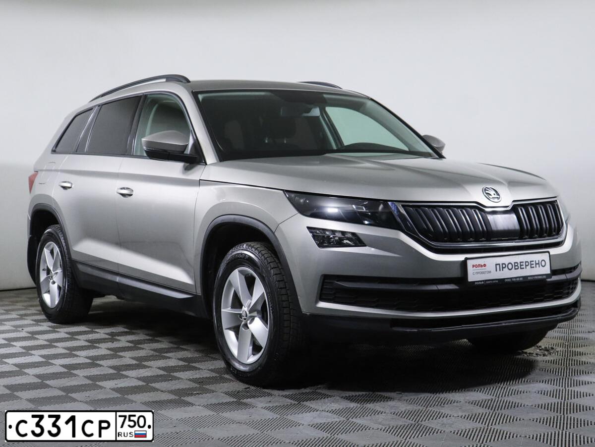 Фото автомобиля SKODA KODIAQ, 2018 — госномер С331СР750. Цвет: БЕЖЕВЫЙ