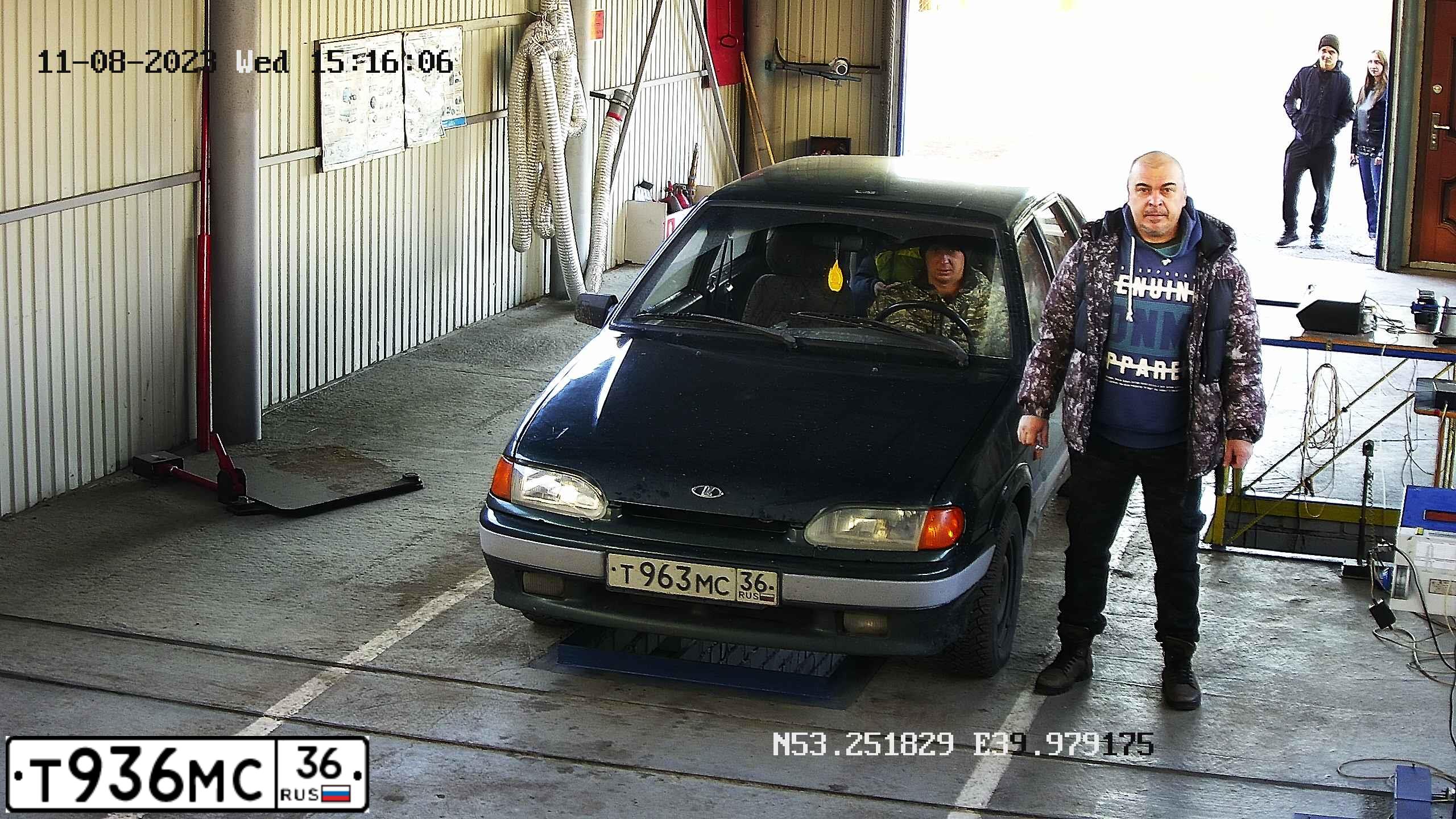 Фото автомобиля LADA 2115 SAMARA, 2003 — госномер Т963МС36. Цвет: ТЕМНО-ЗЕЛЕНЫЙ