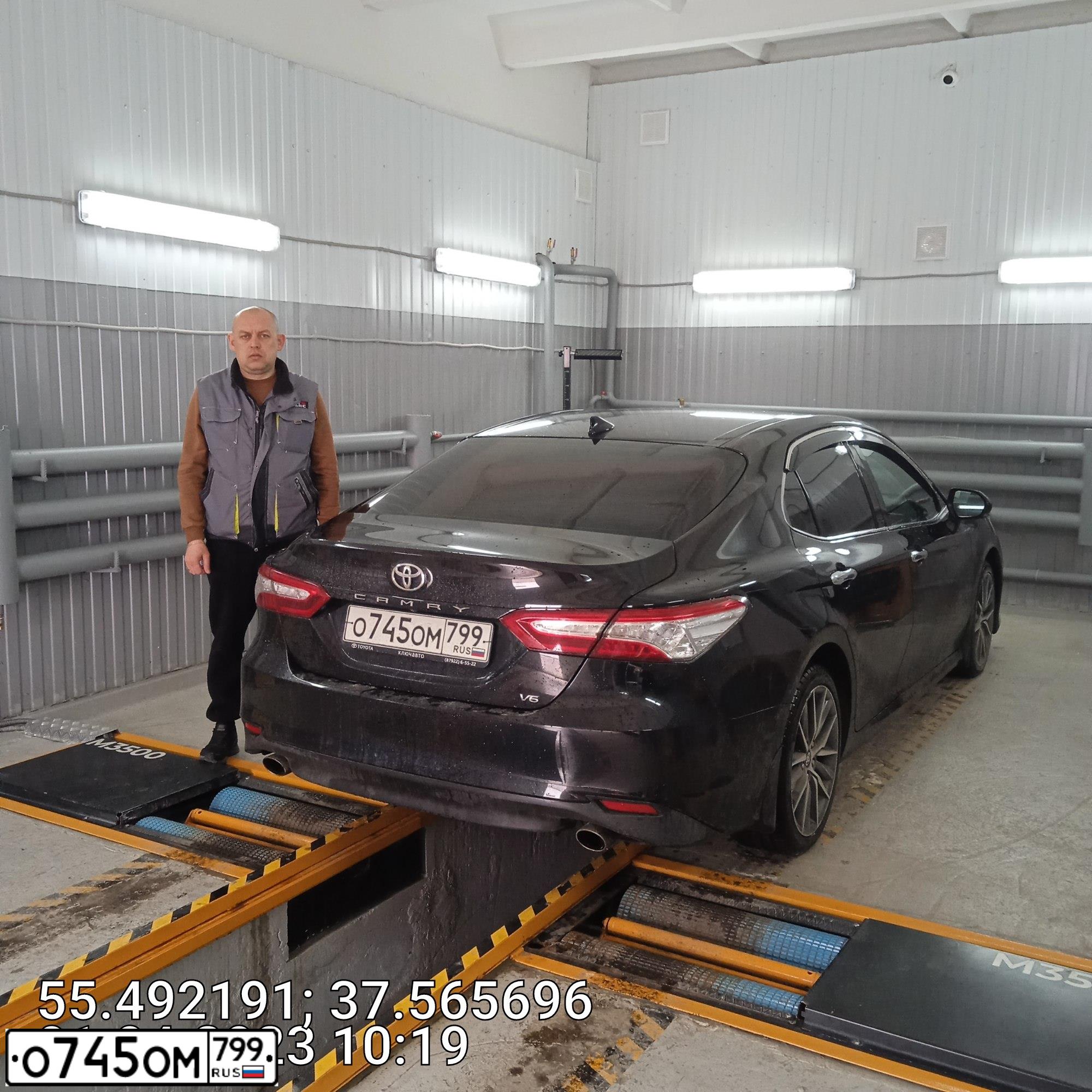 Фото автомобиля TOYOTA CAMRY, 2019 — госномер О745ОМ799. Цвет: ЧЕРНЫЙ МЕТАЛЛИК