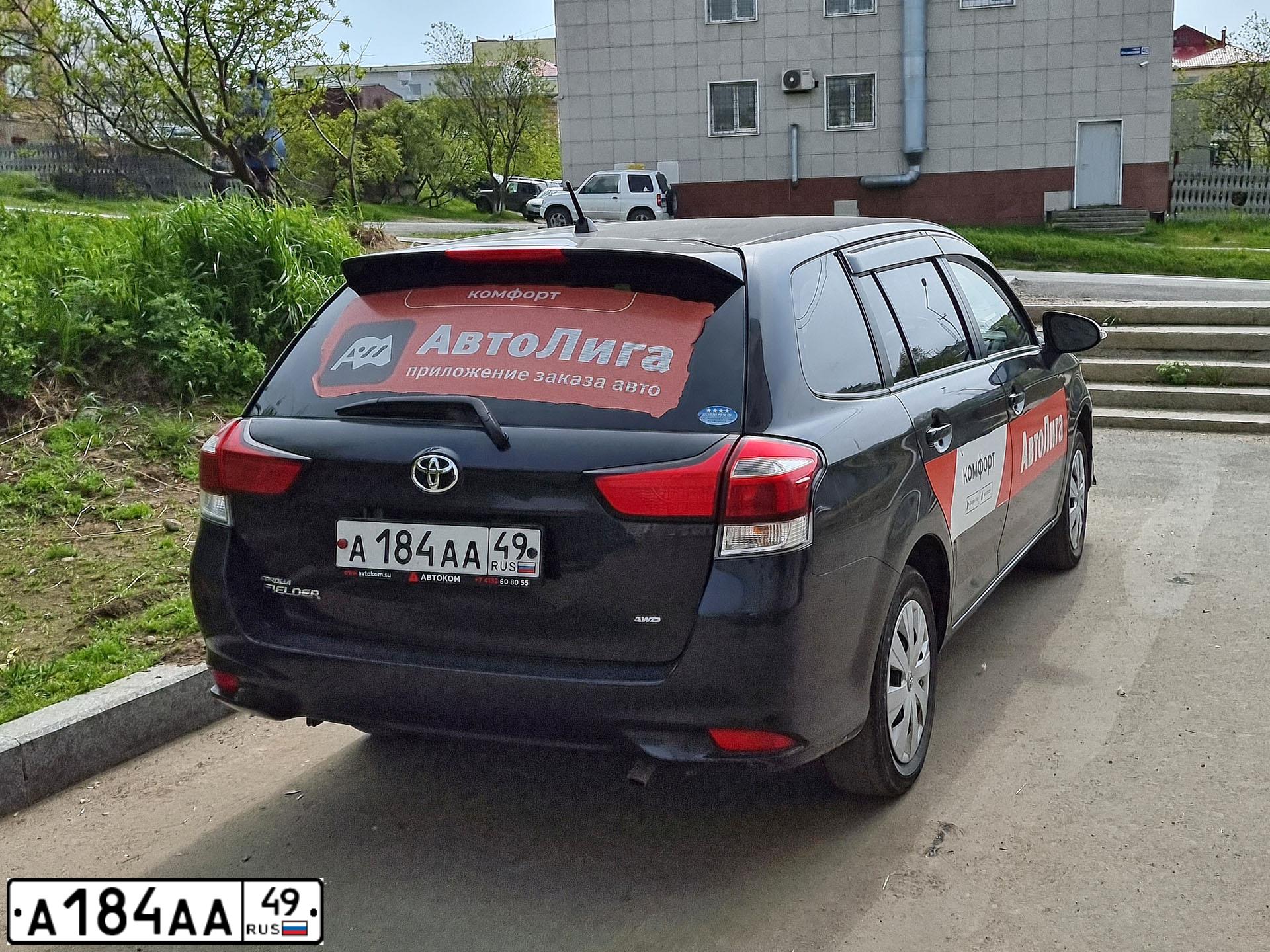 Фото автомобиля LEXUS GX, 2004 — госномер А184АА49. Цвет: СЕРЫЙ