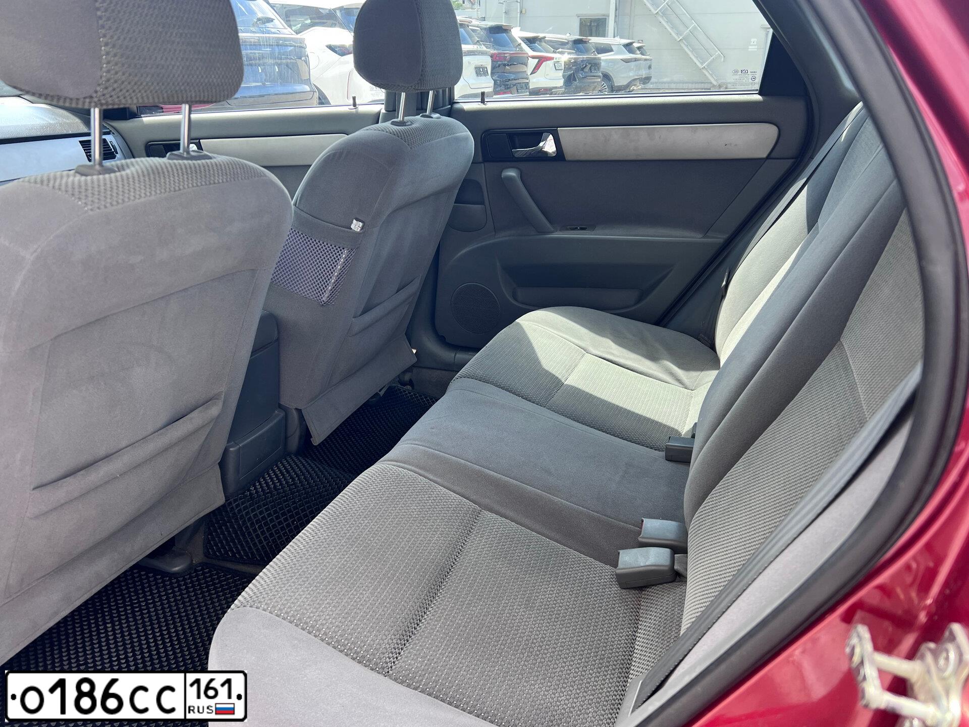 Фото автомобиля CHEVROLET LACETTI, 2008 — госномер О186СС161. Цвет: Красный